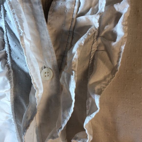 American Eagle White dotted Swiss cotton long sleeve ruffled shirt/Size 10 - Picture 3 of 16